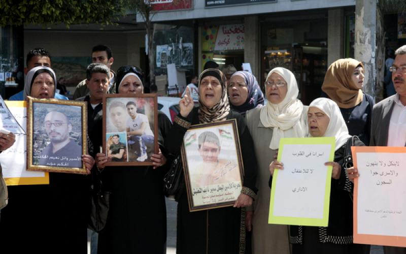 صور: وقفة تضامنية مع الأسرى بالضفة