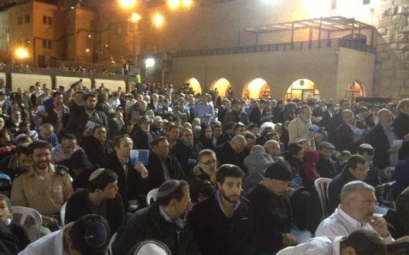 صور..مستوطنون وحاخامات يدنسون البراق