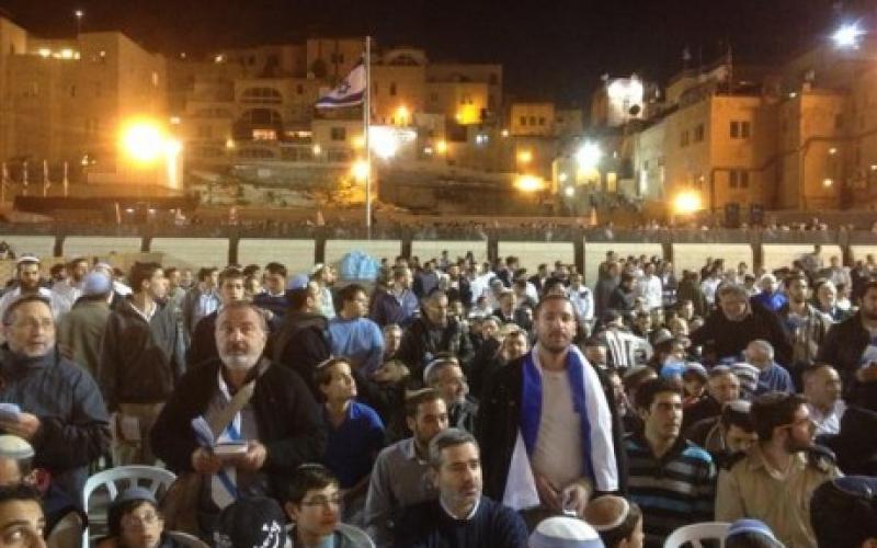 صور..مستوطنون وحاخامات يدنسون البراق