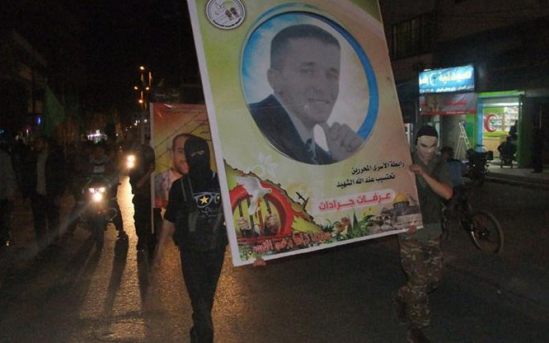 صور:حماس تنظم مسيراً للأسرى بدير البلح