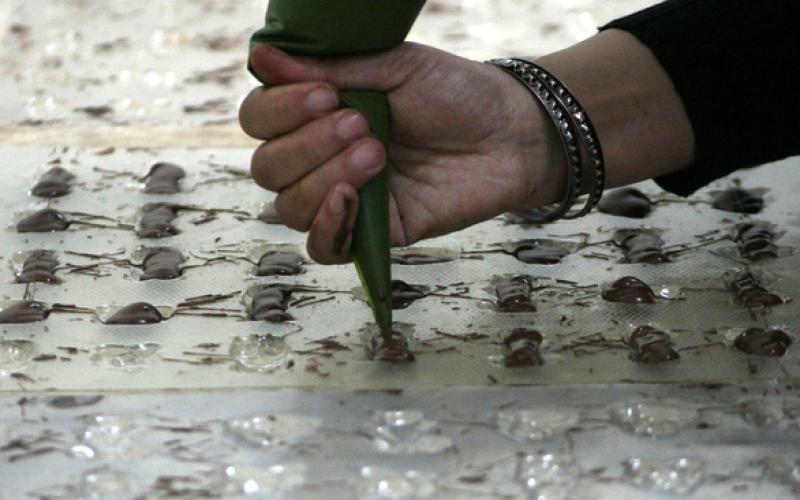 صور: شوكولاته "محلية" تنافس "العالمية"