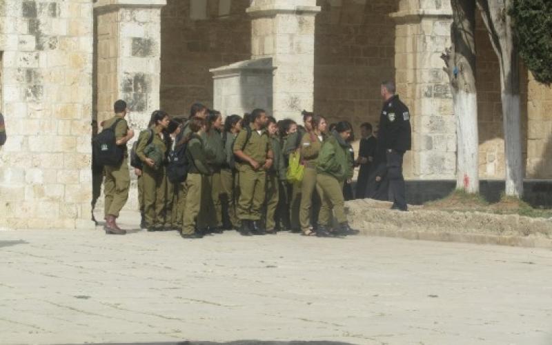بالصور: جنود الاحتلال يقتحمون الأقصى