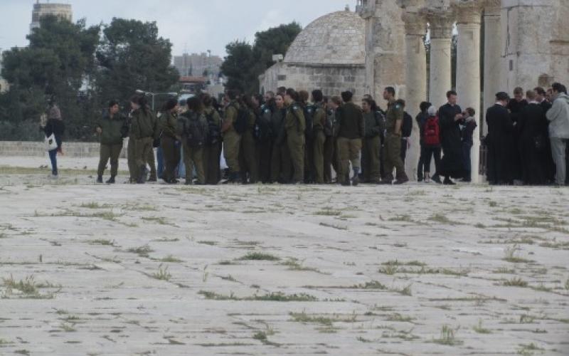 بالصور: جنود الاحتلال يقتحمون الأقصى