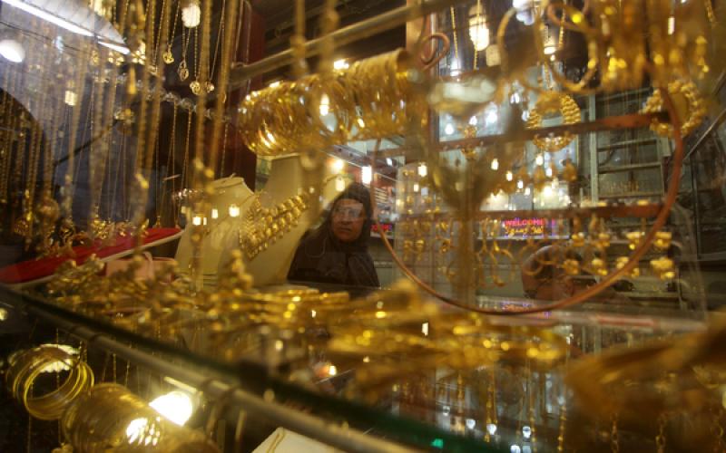 صور: الذهب يتلألأ بغزة بحثاً عن مشترين