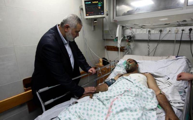 صور: هنية يزور مرضى مستشفى الشفاء