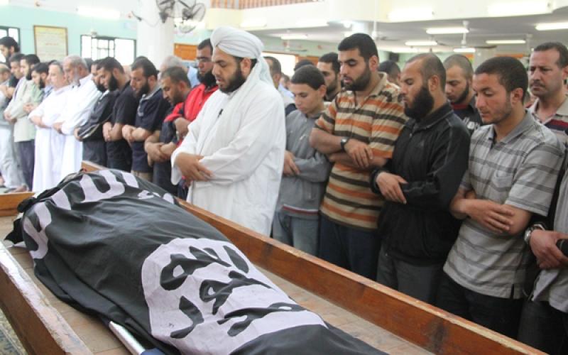 بالصور: تشييع جثمان الشهيد المسحال