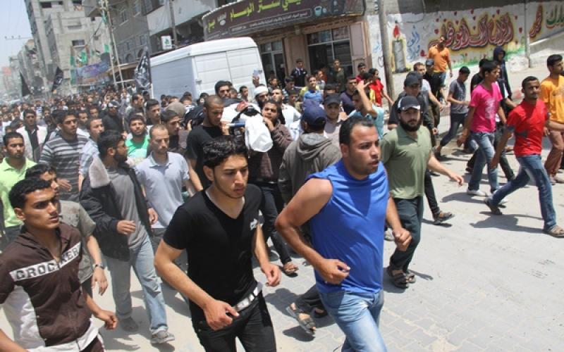بالصور: تشييع جثمان الشهيد المسحال