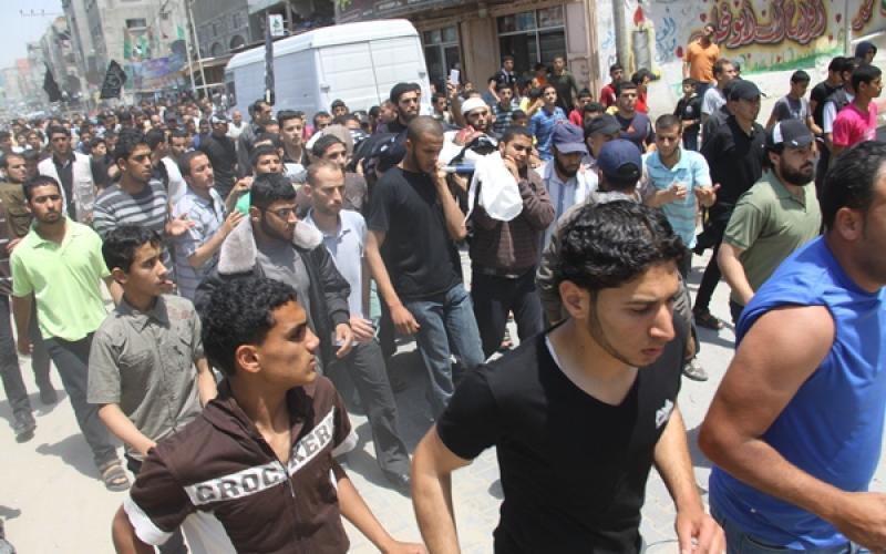 بالصور: تشييع جثمان الشهيد المسحال