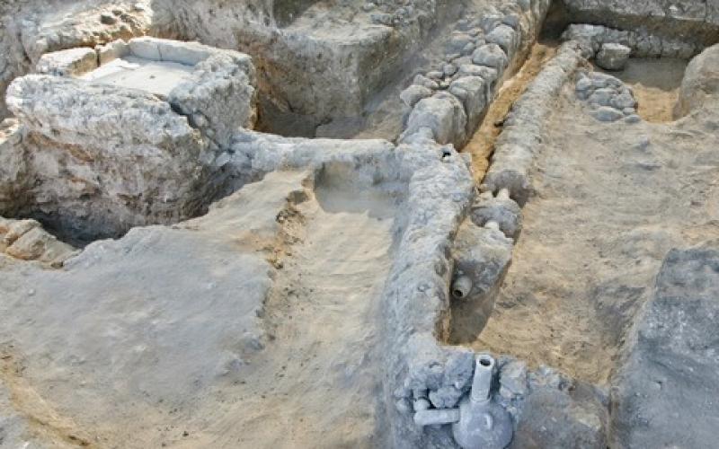 بالصور: الاحتلال يسرق ويزوّر آثار القدس
