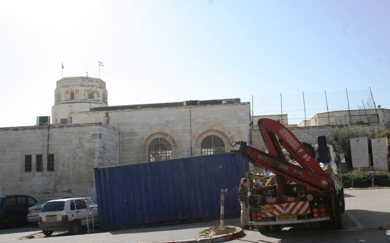 بالصور: الاحتلال يسرق ويزوّر آثار القدس
