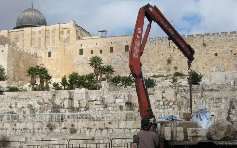 بالصور: الاحتلال يسرق ويزوّر آثار القدس