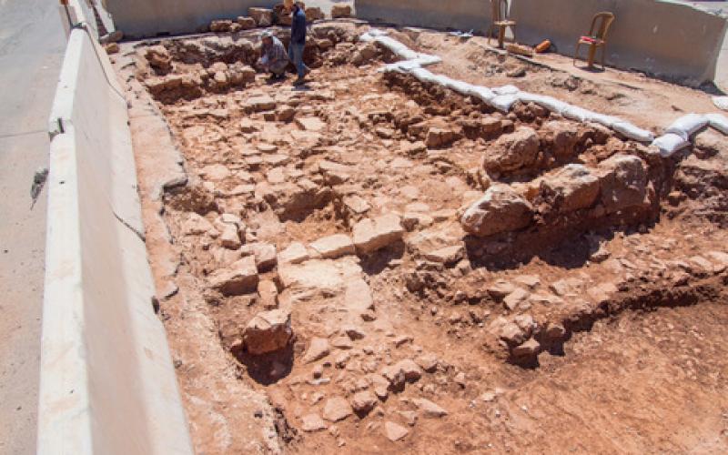 بالصور: الاحتلال يسرق ويزوّر آثار القدس
