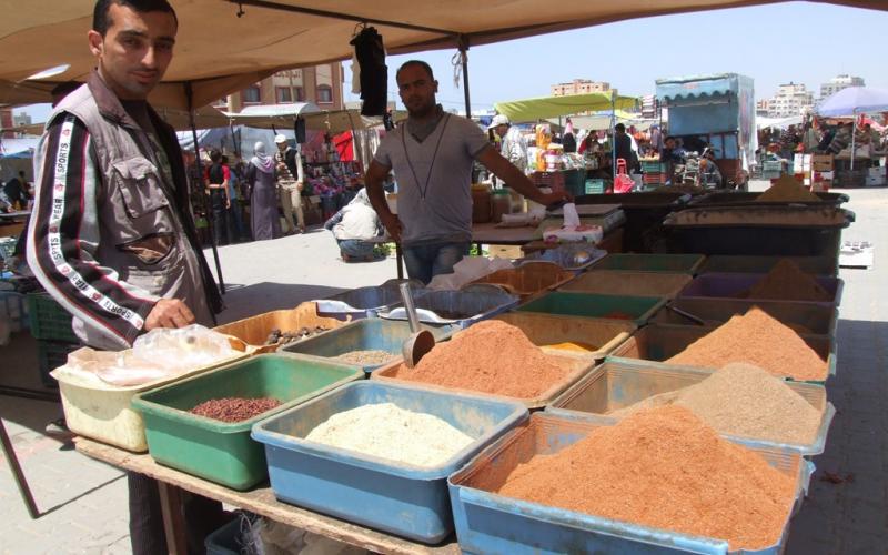 بالصور: الأسواق الشعبية.. مصدر رزق لا ينقطع