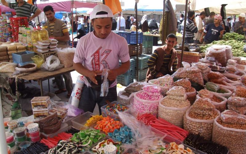 بالصور: الأسواق الشعبية.. مصدر رزق لا ينقطع