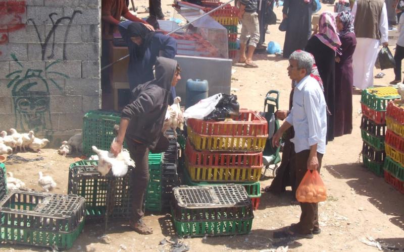 بالصور: الأسواق الشعبية.. مصدر رزق لا ينقطع