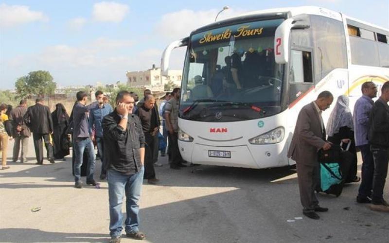 صور: معاناة السفر على معبر رفح