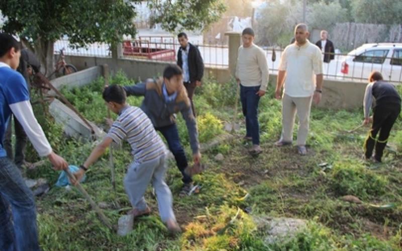 بالصور: حماس تنظم حملة "انتماء وعطاء" بدير البلح