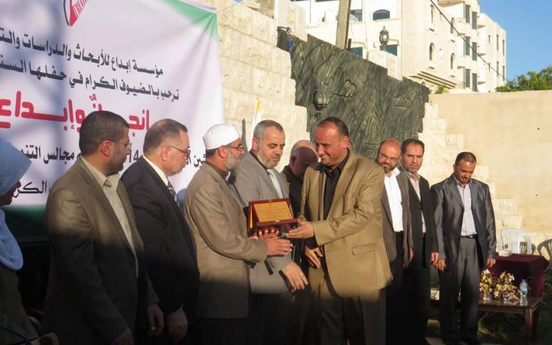 بالصور: "معهد التنمية" بالوسطى يفوز بجائرة الأفضل