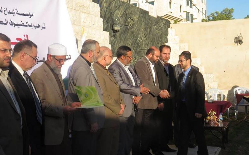 بالصور: "معهد التنمية" بالوسطى يفوز بجائرة الأفضل