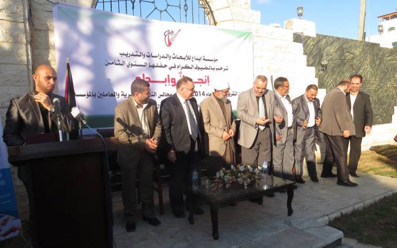 بالصور: "معهد التنمية" بالوسطى يفوز بجائرة الأفضل