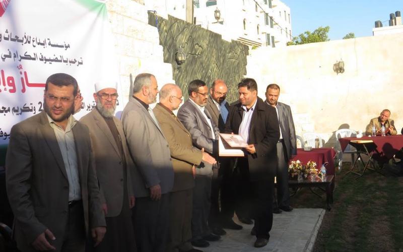 بالصور: "معهد التنمية" بالوسطى يفوز بجائرة الأفضل