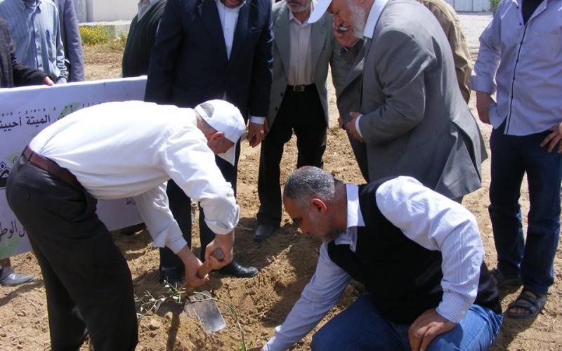 نواب غزة يتفقدون سير العمل بوزارة الزراعة