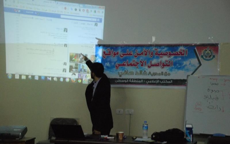 بالصور: دورة في الإعلام الجديد لقادة "حماس" بالوسطى