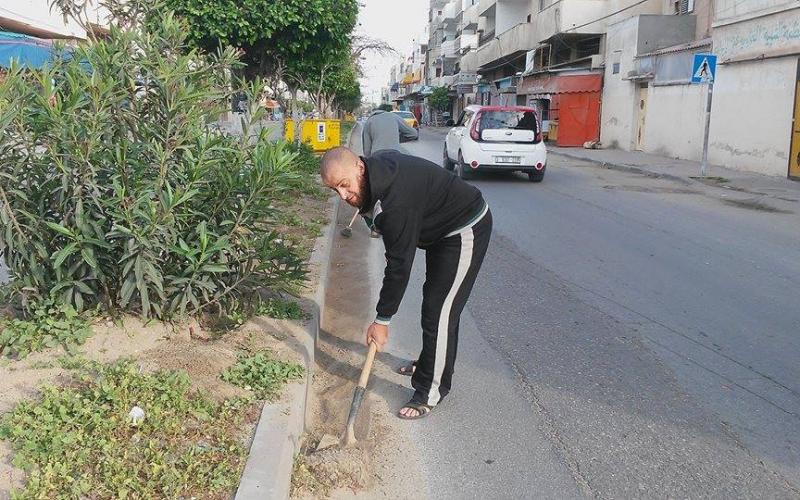 صور: حملة تنظيف للشارع الرئيس بدير البلح