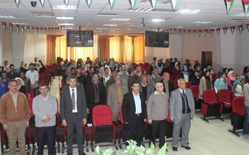 بالصور: أوقاف القدس تستلم سيارة نقل الموتى