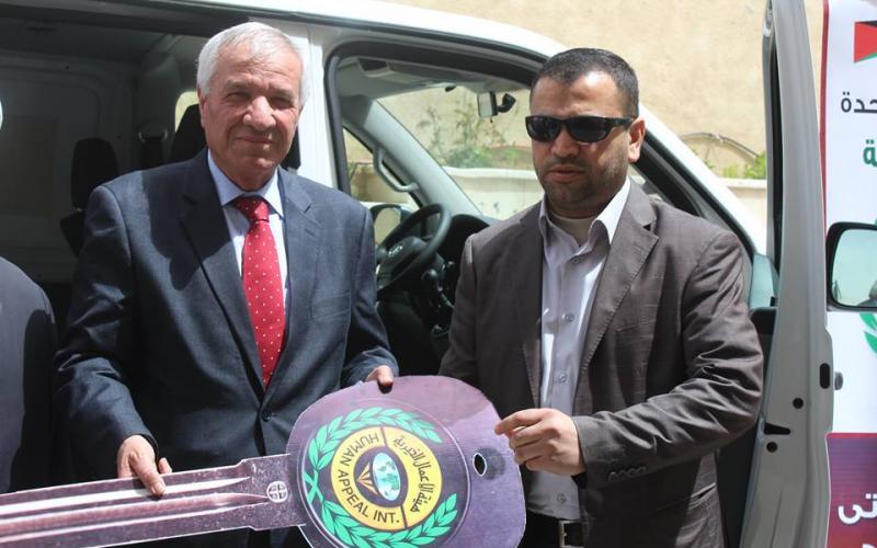 بالصور: أوقاف القدس تستلم سيارة نقل الموتى