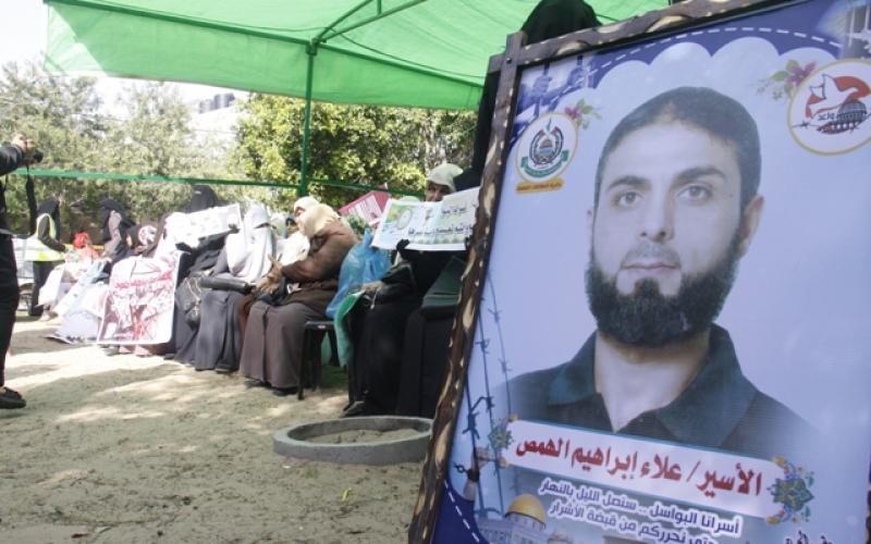 بالصور: الحركة النسائية تنظم مهرجاناً بيوم الأسير برفح