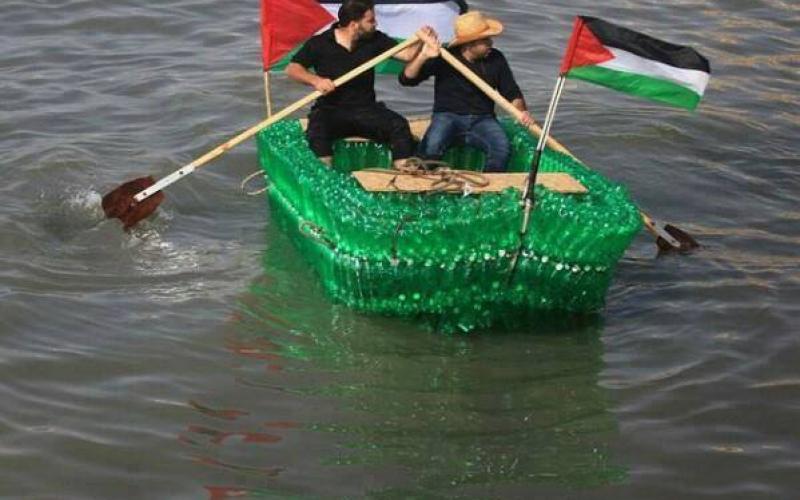 صور: لأول مرة في غزة قارب من القارورات