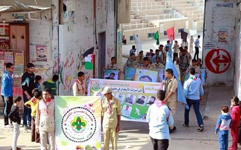صور: كشافة المغازي تكرم عوائل الأسرى