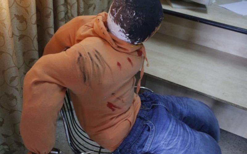 صور: معرض يحاكي سجنًا إسرائيليًا