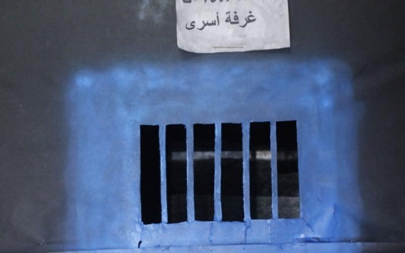 صور: معرض يحاكي سجنًا إسرائيليًا
