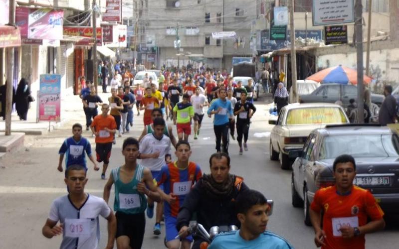 بالصور: حماس تنظم سباق الضاحية بخانيونس