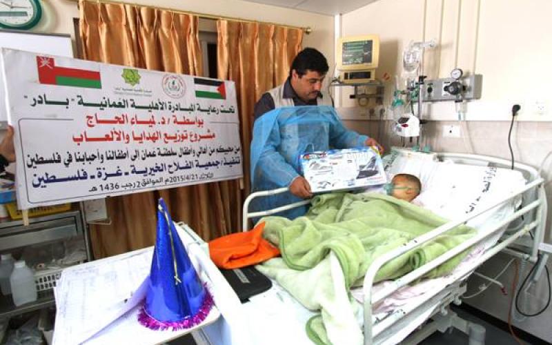صور: "بادر" توزع هدايا على أطفال مرضى