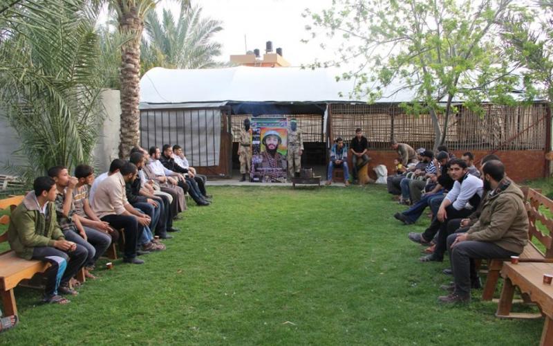 بالصور: حماس تزور منزل الاستشهادي أبو سمرة
