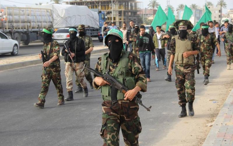 بالصور: حماس تزور منزل الاستشهادي أبو سمرة