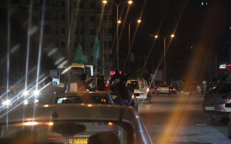 صور: مسيرة برام الله للاحتفال بفوز الكتلة