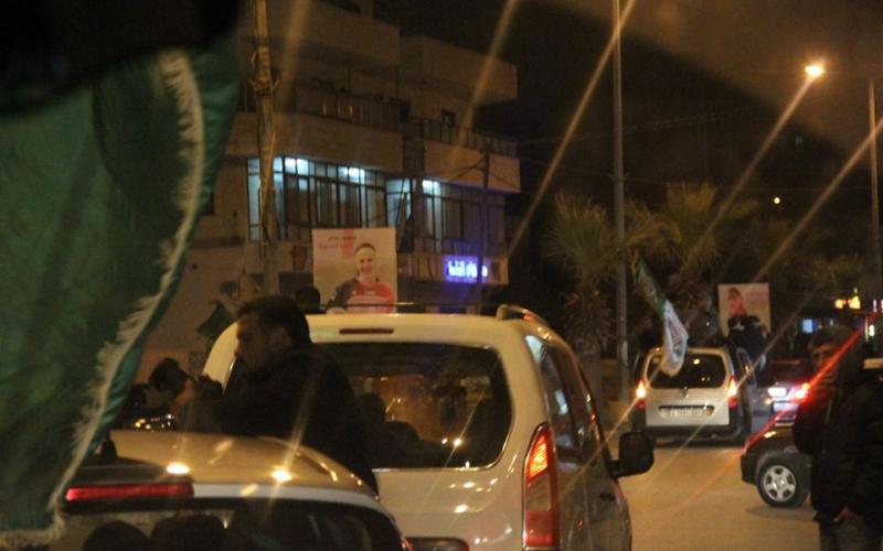 صور: مسيرة برام الله للاحتفال بفوز الكتلة