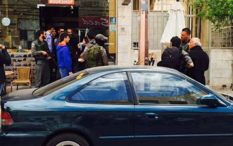 صور: جنود يقتحمون محلات تجارية بالقدس