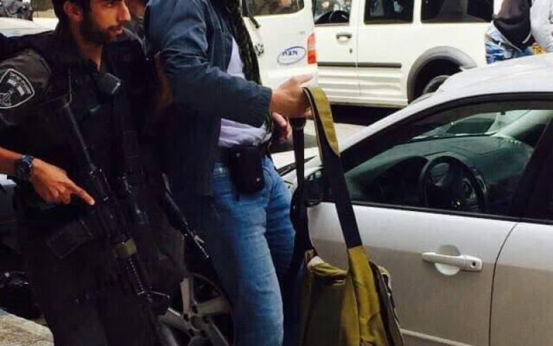 صور: جنود يقتحمون محلات تجارية بالقدس