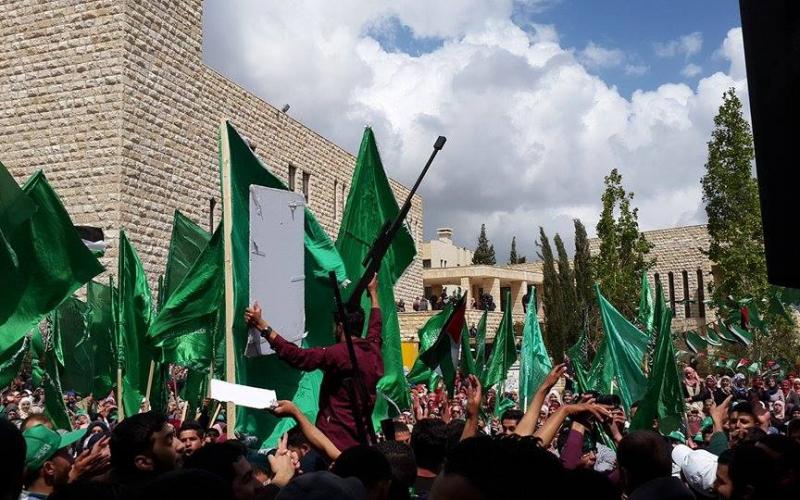 صور: احتفالات الكتلة الإسلامية في بيرزيت