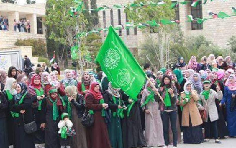 صور: احتفالات الكتلة الإسلامية في بيرزيت
