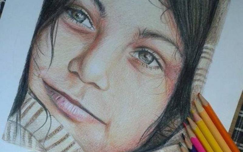 بالصور: فتى غزّي يجسد المعاناة بريشته المتواضعة