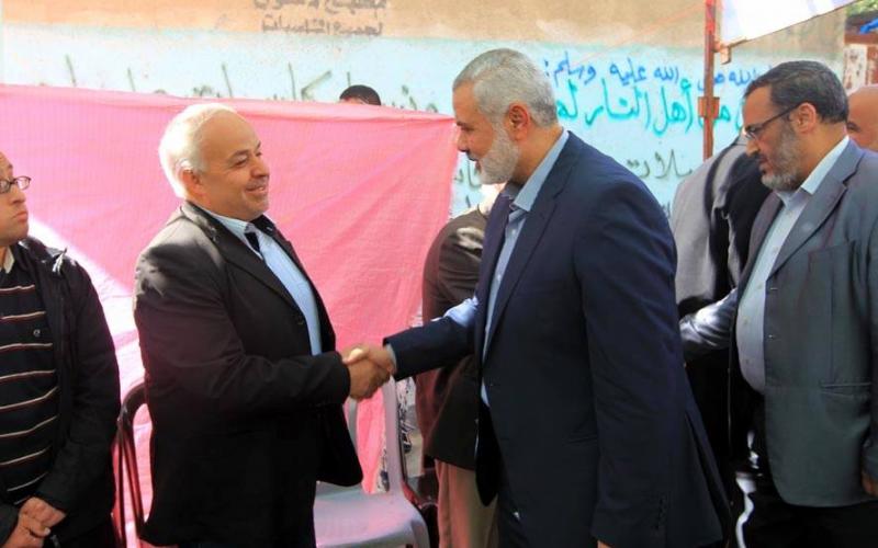 صور: هنية يعزي في وفاة المناضل "جبر"