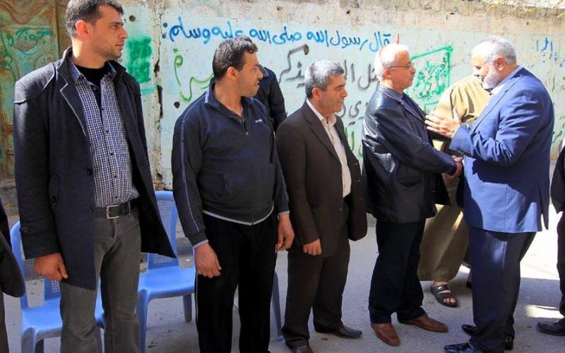 صور: هنية يعزي في وفاة المناضل "جبر"