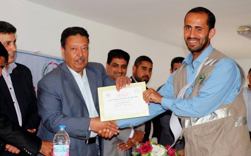 بالصور: مجلس عائلات خانيونس يكرم عمال النظافة