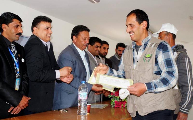 بالصور: مجلس عائلات خانيونس يكرم عمال النظافة